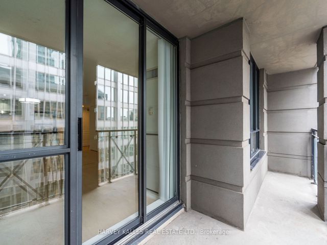 1412 - 140 Simcoe St