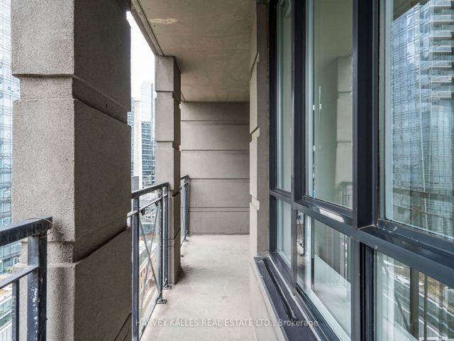 1412 - 140 Simcoe St