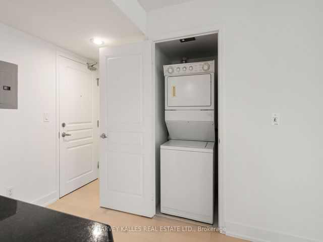 1412 - 140 Simcoe St