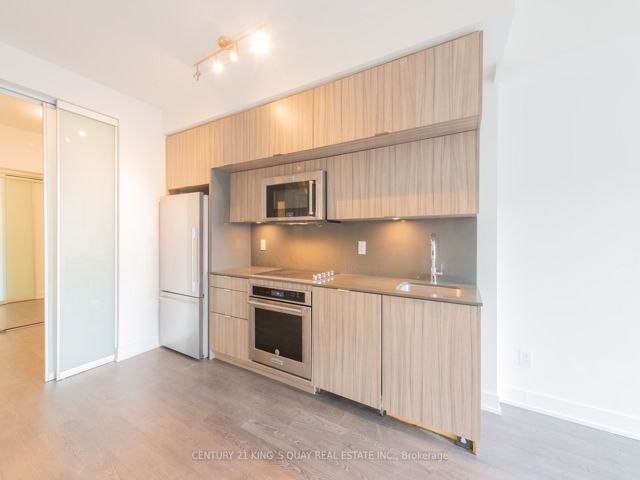 219 - 80 Vanauley St