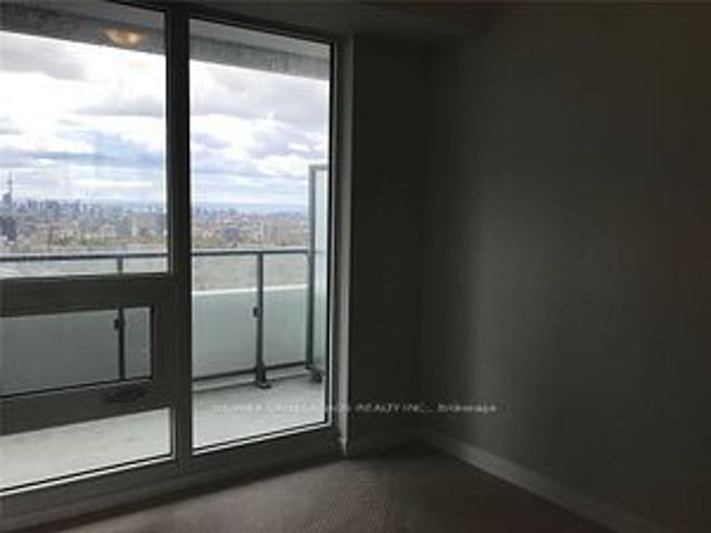 2907 - 2221 Yonge St