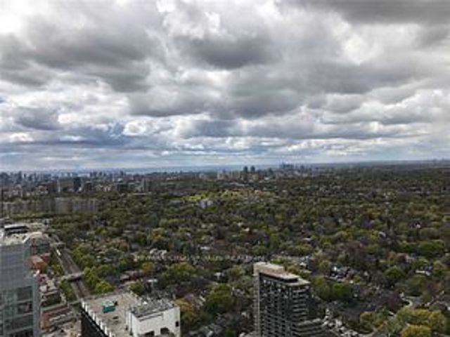 2907 - 2221 Yonge St