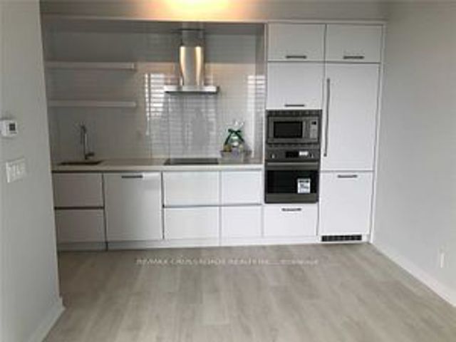2907 - 2221 Yonge St