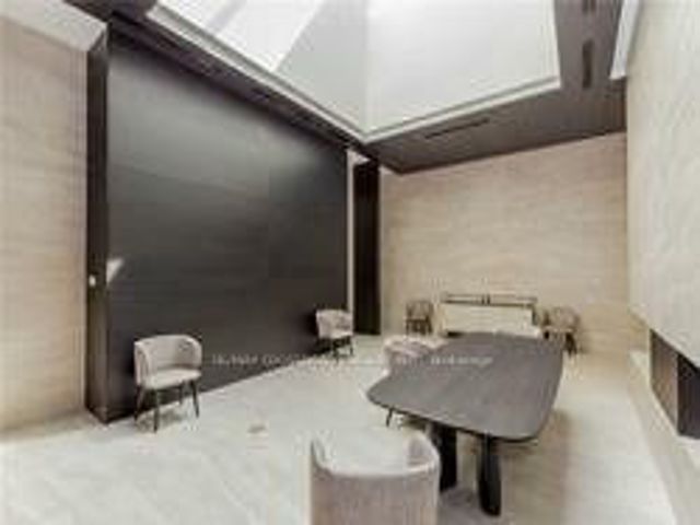 2907 - 2221 Yonge St