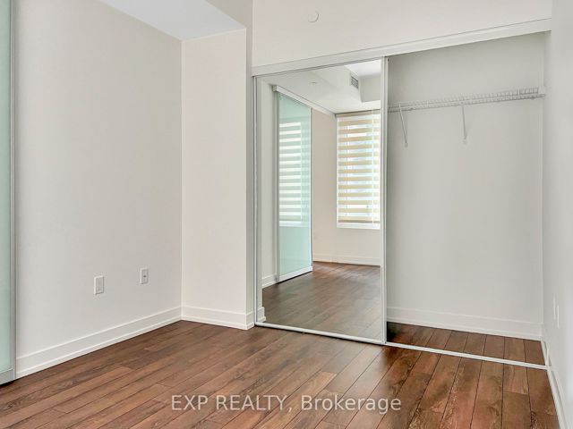 407 - 158 Front St E