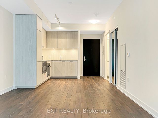 407 - 158 Front St E
