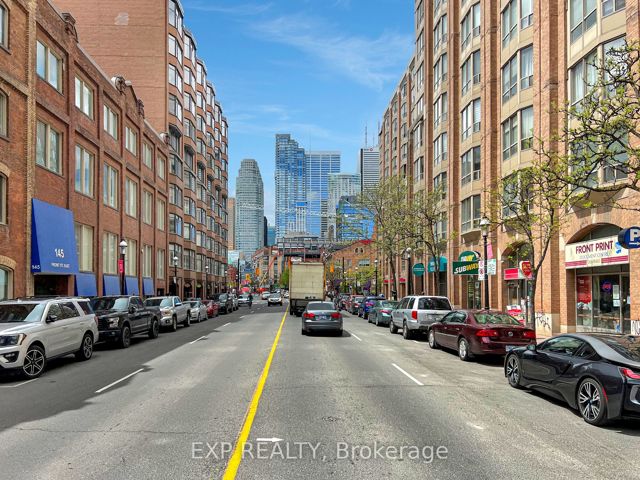 407 - 158 Front St E