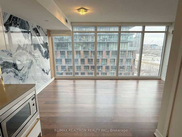903 - 80 Queens Wharf Rd