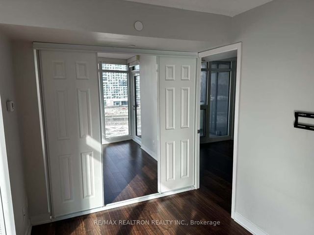 903 - 80 Queens Wharf Rd