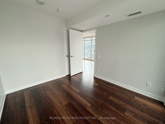 903 - 80 Queens Wharf Rd