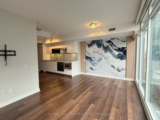 903 - 80 Queens Wharf Rd