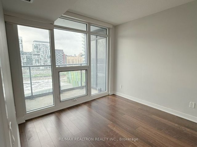 903 - 80 Queens Wharf Rd