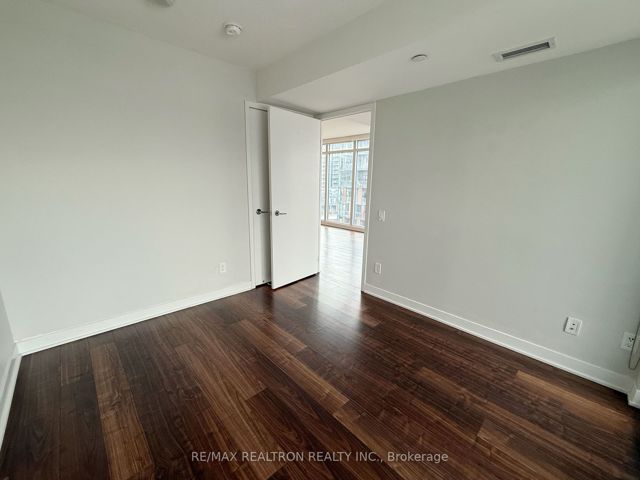 903 - 80 Queens Wharf Rd
