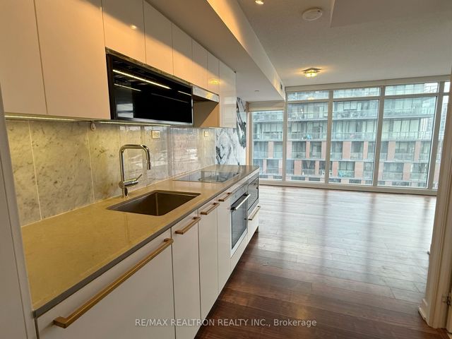 903 - 80 Queens Wharf Rd