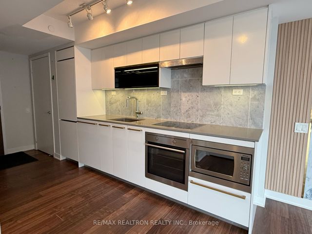 903 - 80 Queens Wharf Rd
