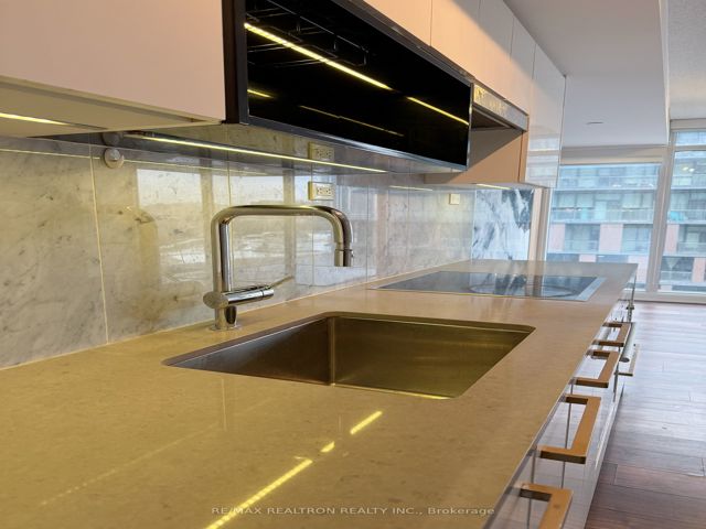 903 - 80 Queens Wharf Rd