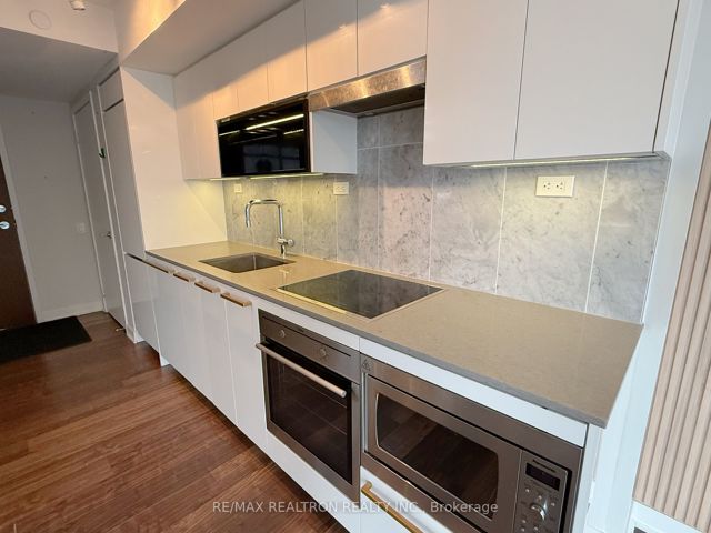 903 - 80 Queens Wharf Rd