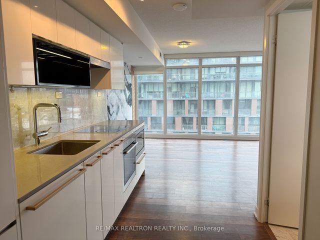 903 - 80 Queens Wharf Rd