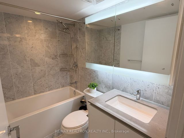 903 - 80 Queens Wharf Rd