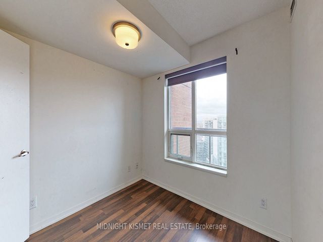 2114 - 38 Joe Shuster Way