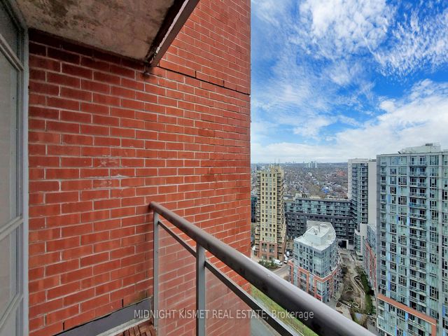 2114 - 38 Joe Shuster Way