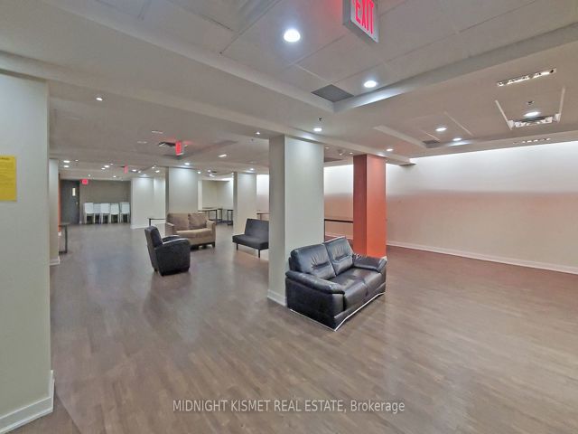 2114 - 38 Joe Shuster Way