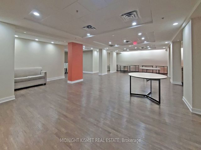 2114 - 38 Joe Shuster Way
