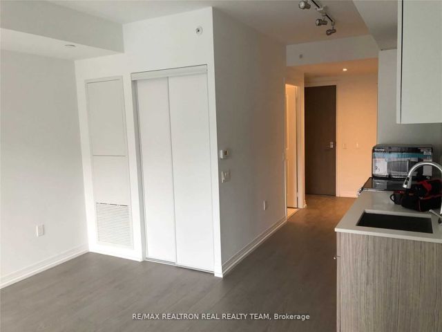705 - 251 Jarvis St E