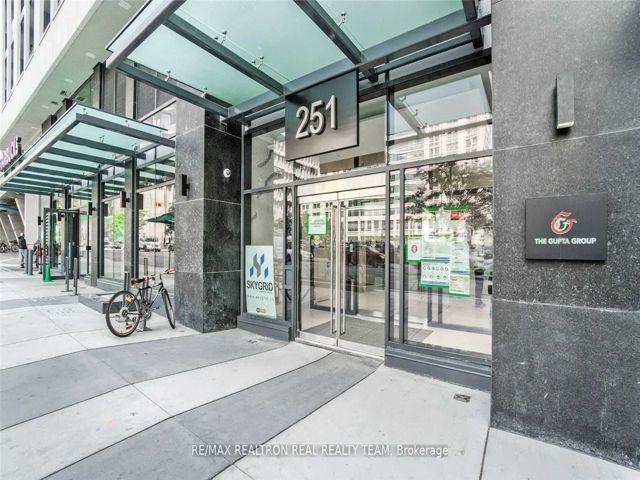 705 - 251 Jarvis St E
