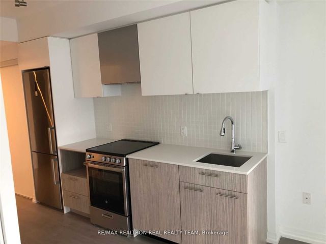 705 - 251 Jarvis St E