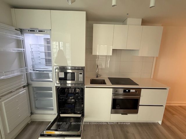3412 - 230 Simcoe St