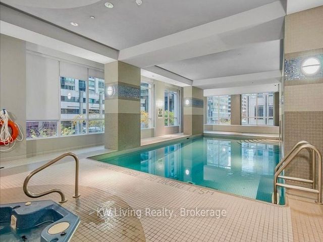 1713 - 761 Bay St