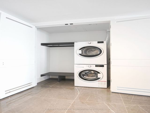 1008 - 215 Lonsdale Rd