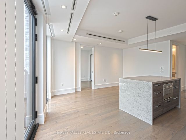 1008 - 215 Lonsdale Rd