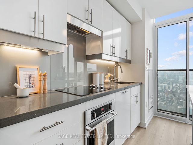 3701 - 426 University Ave W