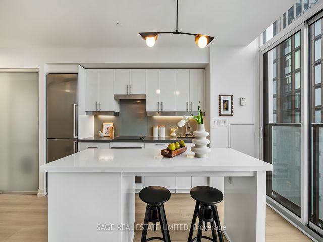 3701 - 426 University Ave W