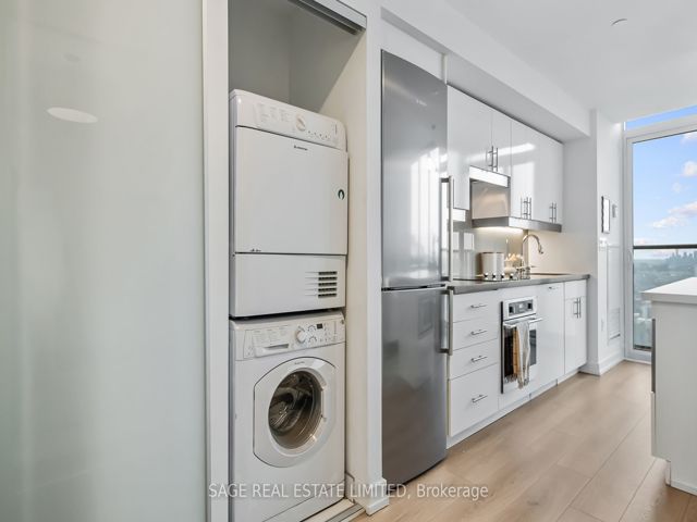 3701 - 426 University Ave W