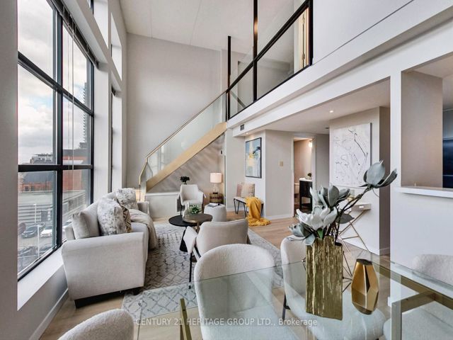 404 - 393 King St E