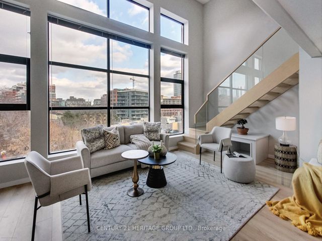 404 - 393 King St E