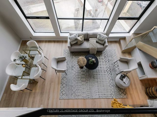 404 - 393 King St E