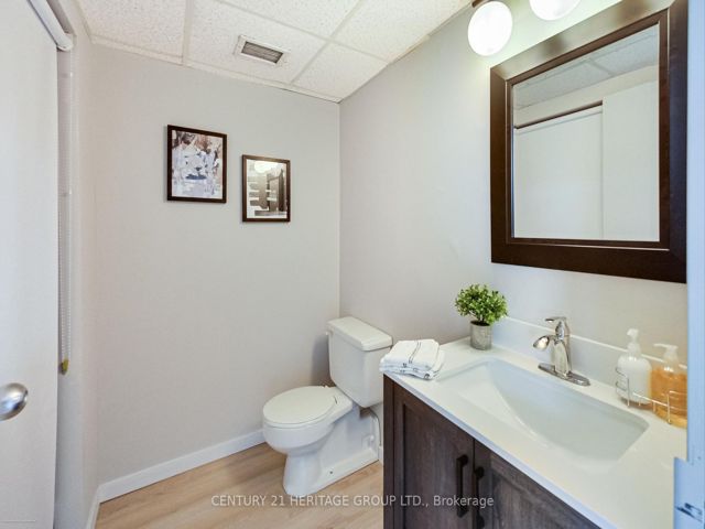 404 - 393 King St E