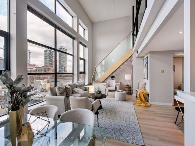 404 - 393 King St E