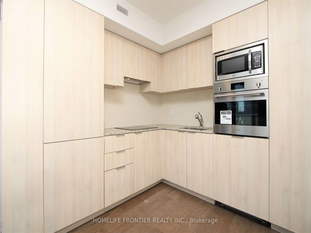 1011 - 11 Wellesley St
