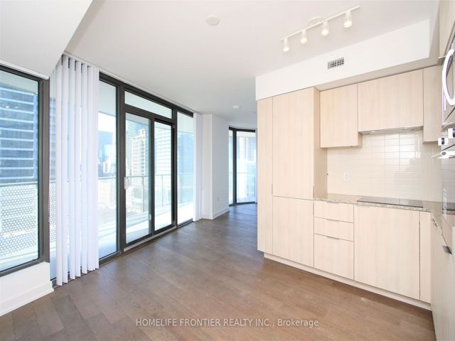 1011 - 11 Wellesley St