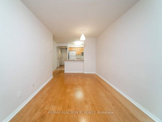 212 - 155 Beecroft Rd