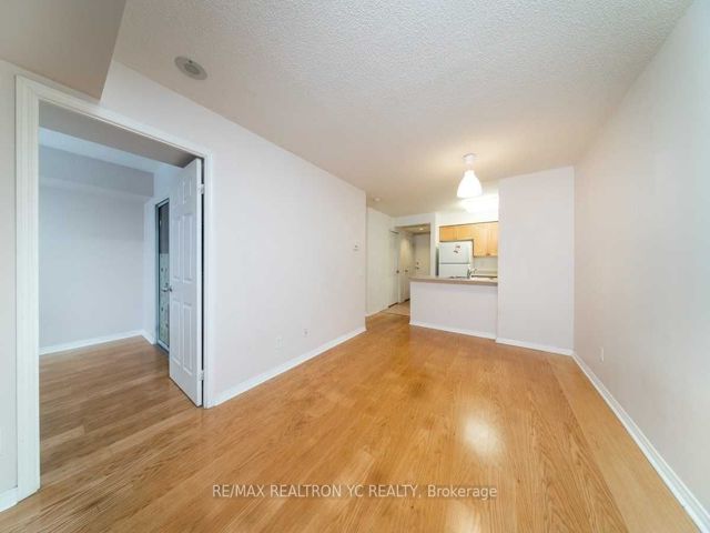212 - 155 Beecroft Rd
