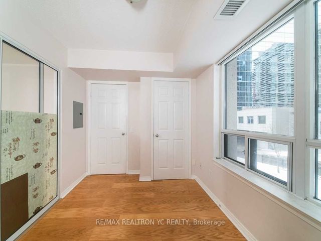 212 - 155 Beecroft Rd
