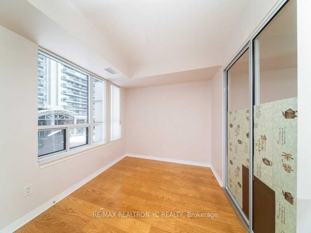 212 - 155 Beecroft Rd
