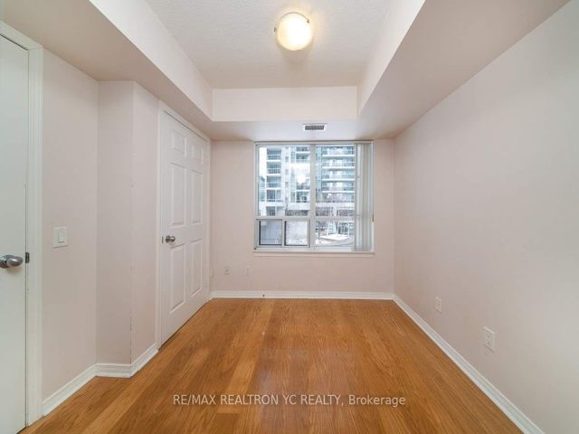 212 - 155 Beecroft Rd