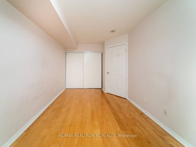 212 - 155 Beecroft Rd